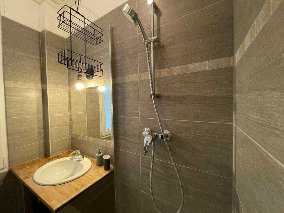 Nice Renting - Notre Dame - Cosy Loft Perfect View On The Roofs Eksteriør billede
